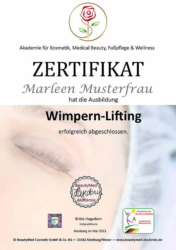 Musterfrau_Marleen_Zertifikat_Wimpern-Lifting_optimiert.jpg 