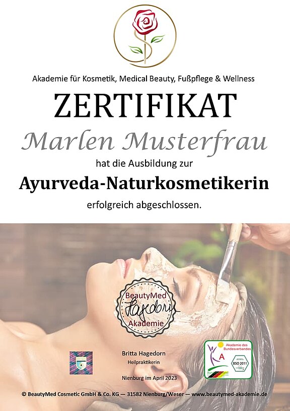 Musterfrau_Marlen_Zertifikat_Ayurveda-Naturkosmetikerin_optimiert.jpg 